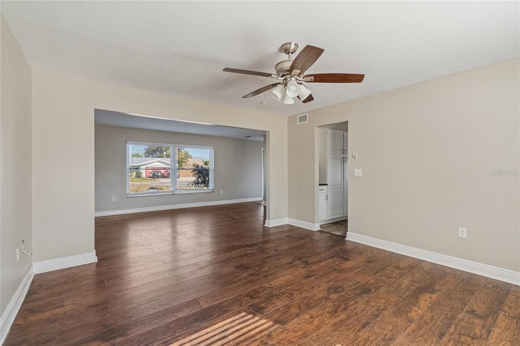 Activo con contrato: $599,900 (4 camas, 3 baños, 2430 Pies cuadrados)