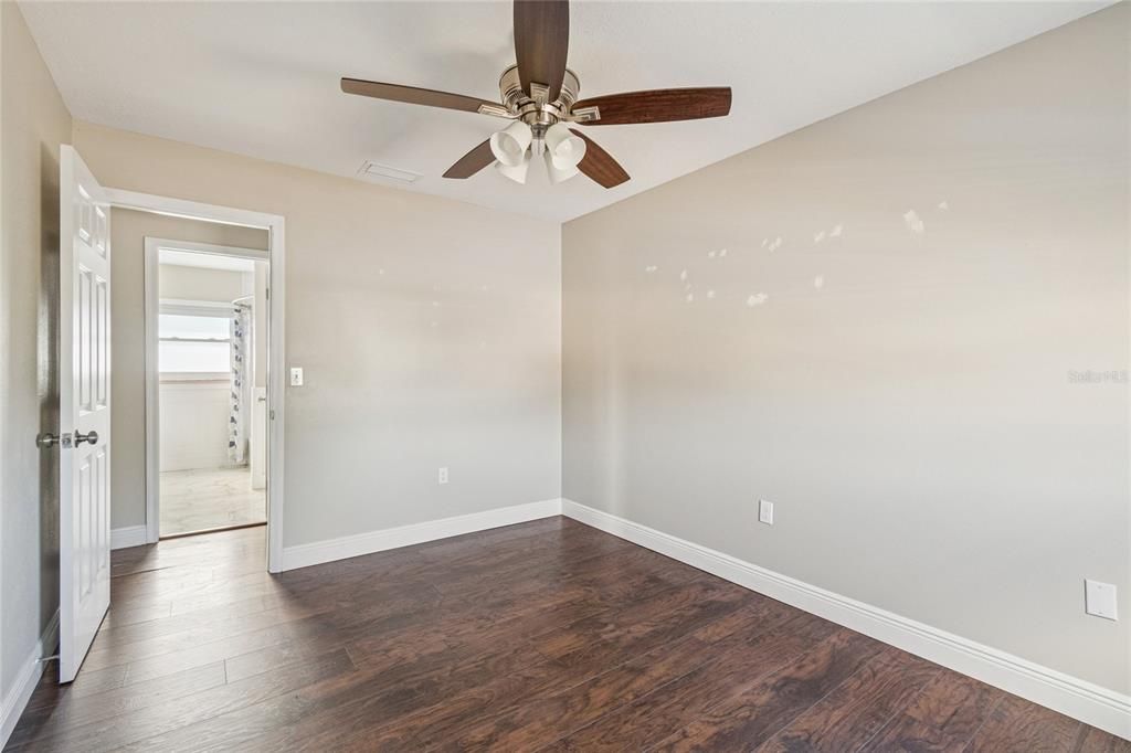 Activo con contrato: $599,900 (4 camas, 3 baños, 2430 Pies cuadrados)