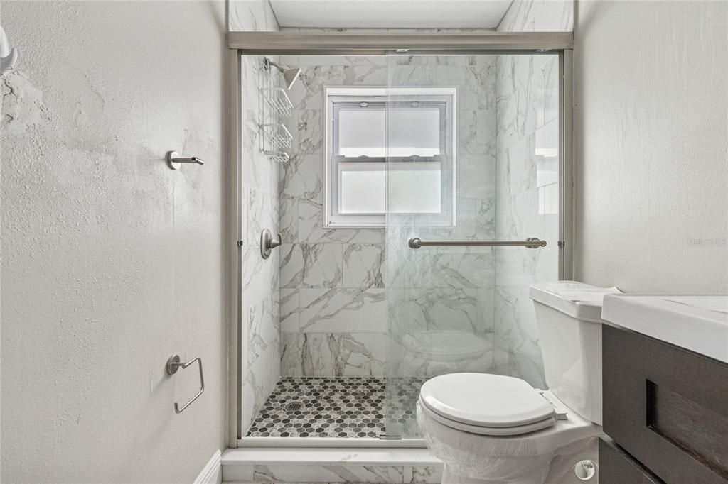 Activo con contrato: $599,900 (4 camas, 3 baños, 2430 Pies cuadrados)