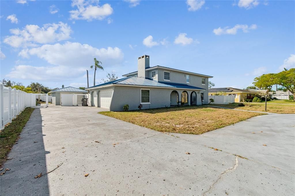 Activo con contrato: $599,900 (4 camas, 3 baños, 2430 Pies cuadrados)