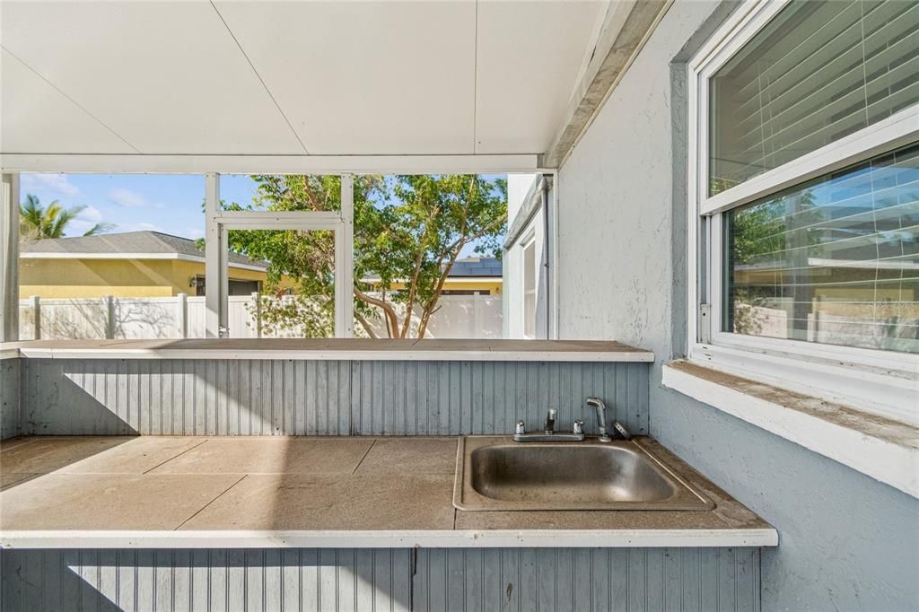 Activo con contrato: $599,900 (4 camas, 3 baños, 2430 Pies cuadrados)
