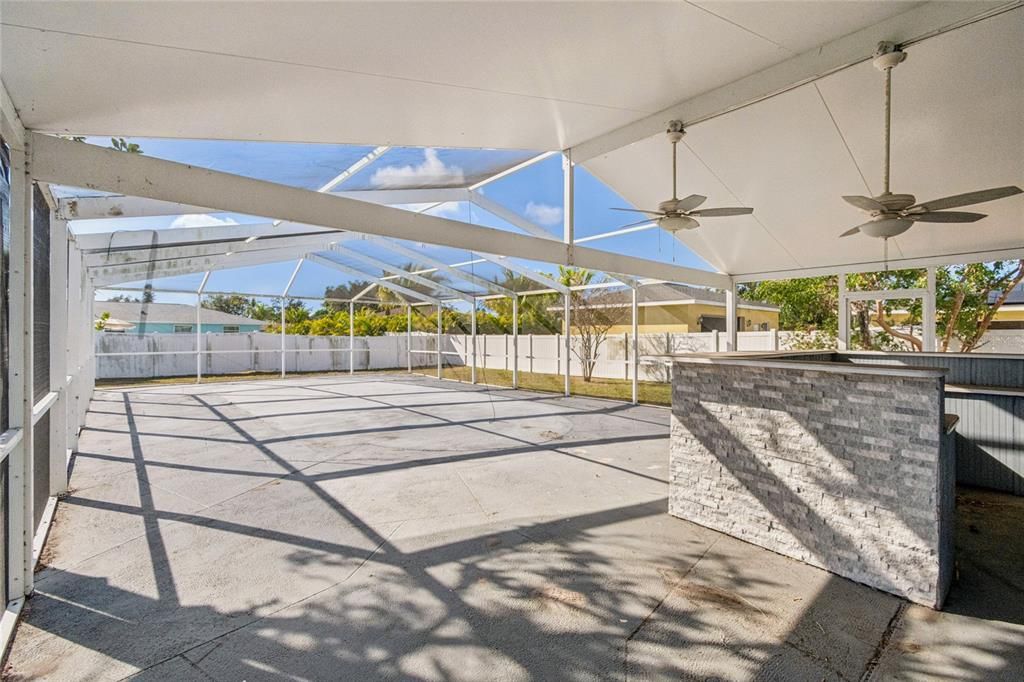 Activo con contrato: $599,900 (4 camas, 3 baños, 2430 Pies cuadrados)