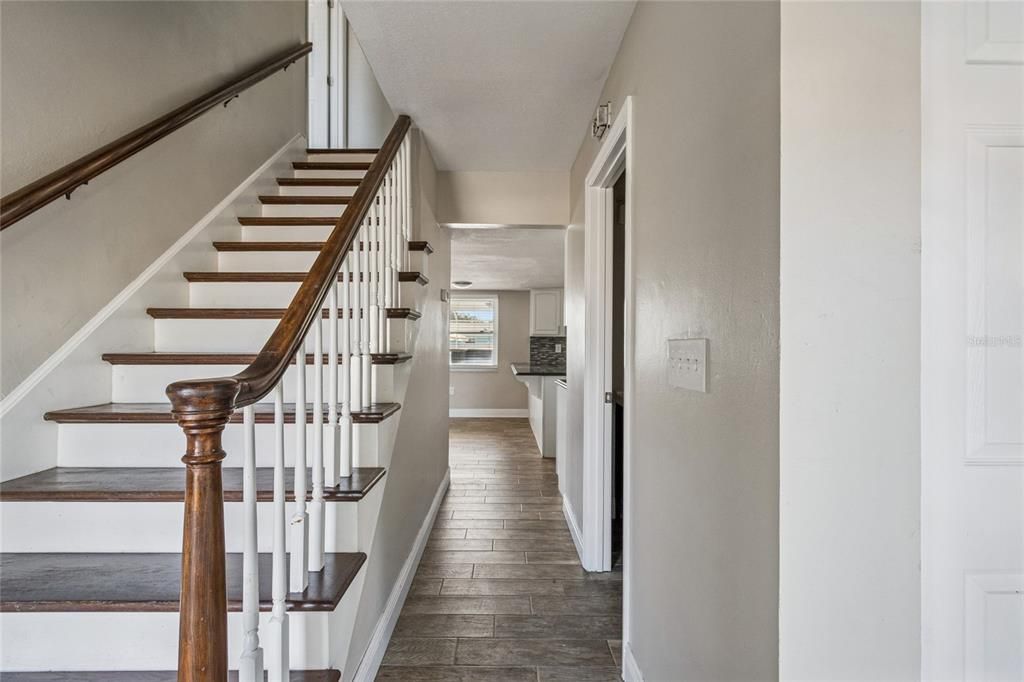 Activo con contrato: $599,900 (4 camas, 3 baños, 2430 Pies cuadrados)