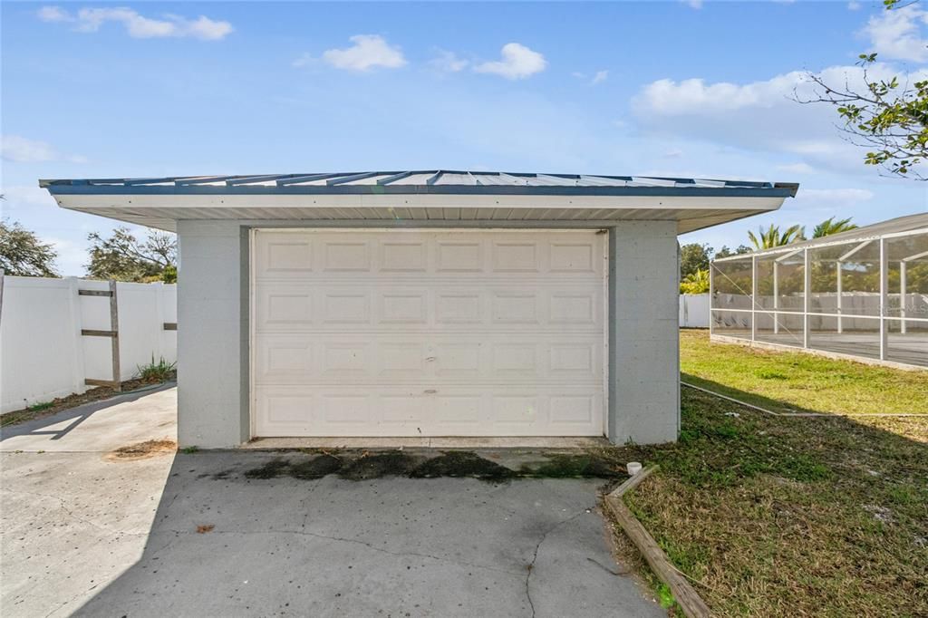 Activo con contrato: $599,900 (4 camas, 3 baños, 2430 Pies cuadrados)