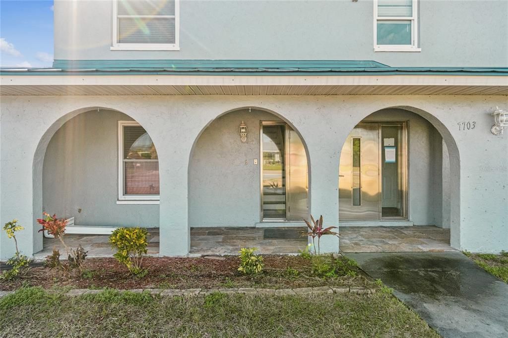 Activo con contrato: $599,900 (4 camas, 3 baños, 2430 Pies cuadrados)