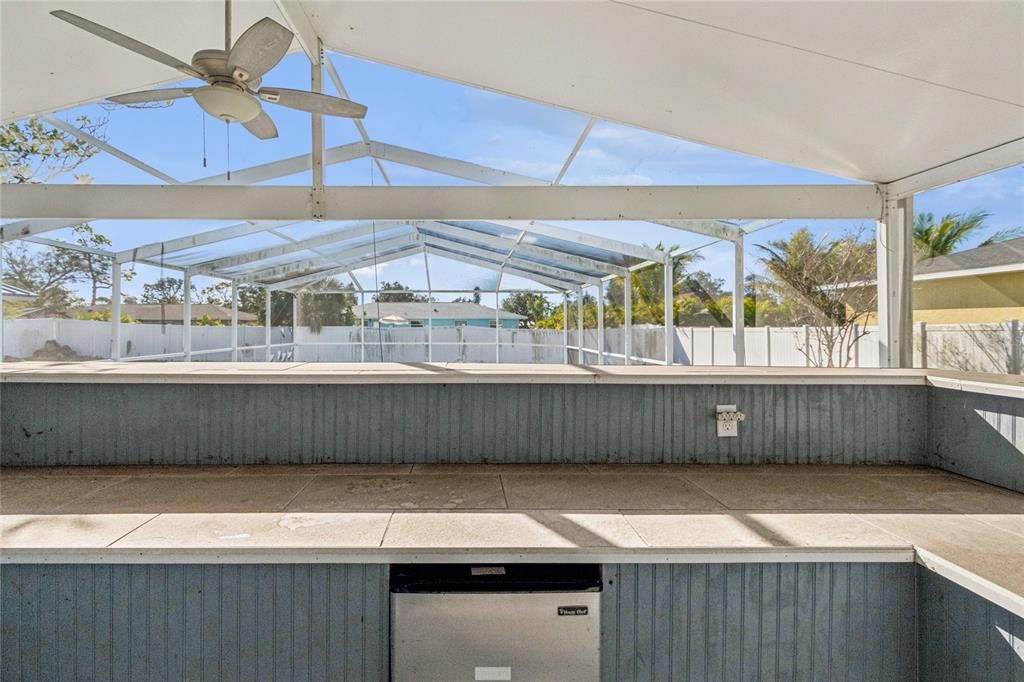 Activo con contrato: $599,900 (4 camas, 3 baños, 2430 Pies cuadrados)