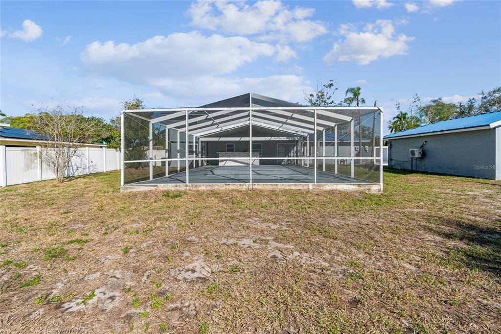 Activo con contrato: $599,900 (4 camas, 3 baños, 2430 Pies cuadrados)