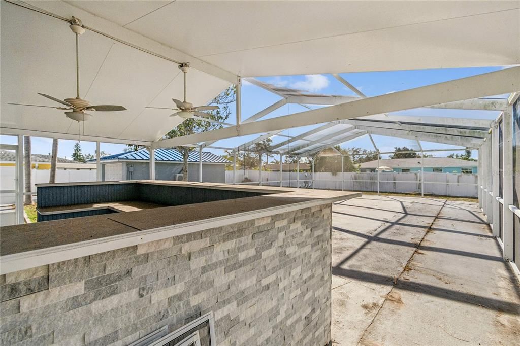 Activo con contrato: $599,900 (4 camas, 3 baños, 2430 Pies cuadrados)
