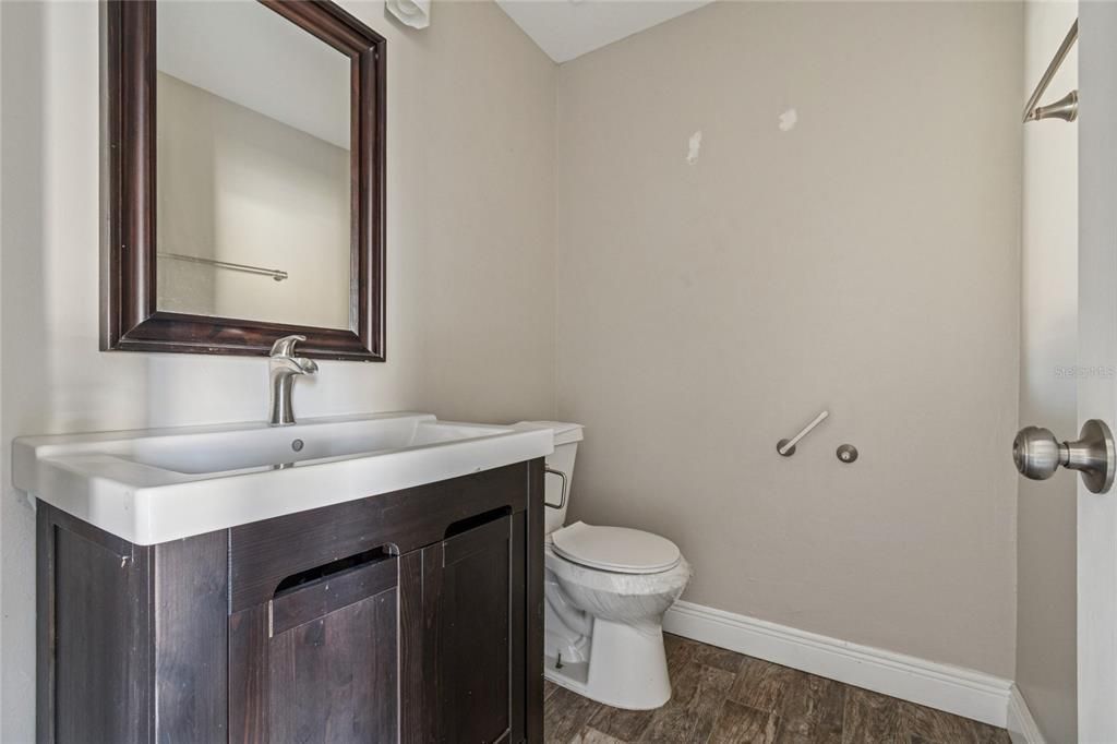 Activo con contrato: $599,900 (4 camas, 3 baños, 2430 Pies cuadrados)