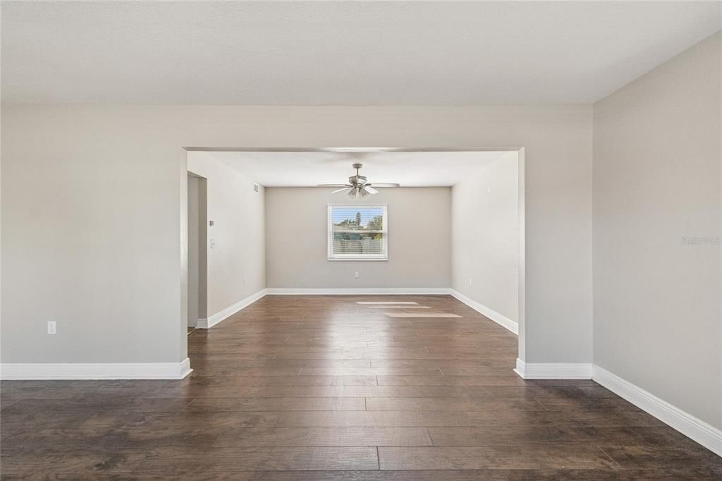 Activo con contrato: $599,900 (4 camas, 3 baños, 2430 Pies cuadrados)