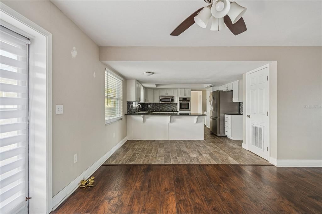 Activo con contrato: $599,900 (4 camas, 3 baños, 2430 Pies cuadrados)