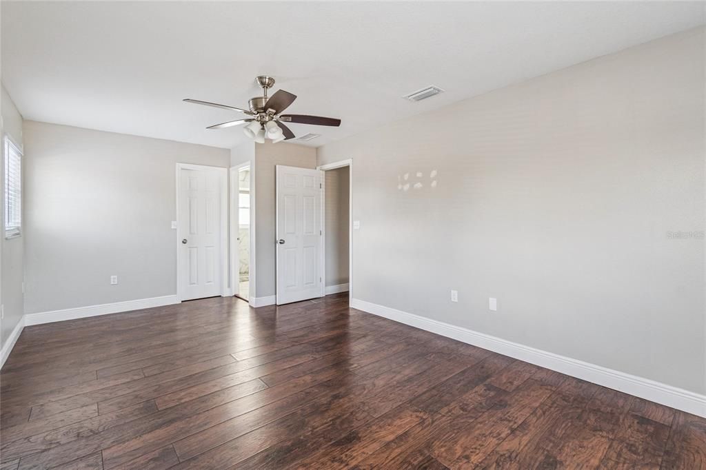 Activo con contrato: $599,900 (4 camas, 3 baños, 2430 Pies cuadrados)
