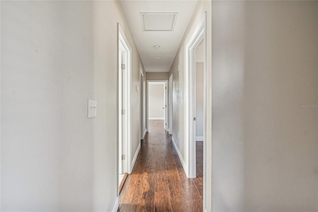 Activo con contrato: $599,900 (4 camas, 3 baños, 2430 Pies cuadrados)