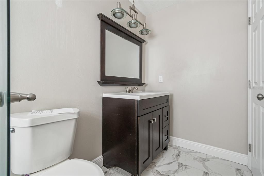 Activo con contrato: $599,900 (4 camas, 3 baños, 2430 Pies cuadrados)