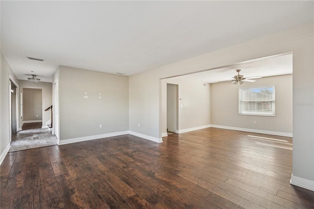 Activo con contrato: $599,900 (4 camas, 3 baños, 2430 Pies cuadrados)