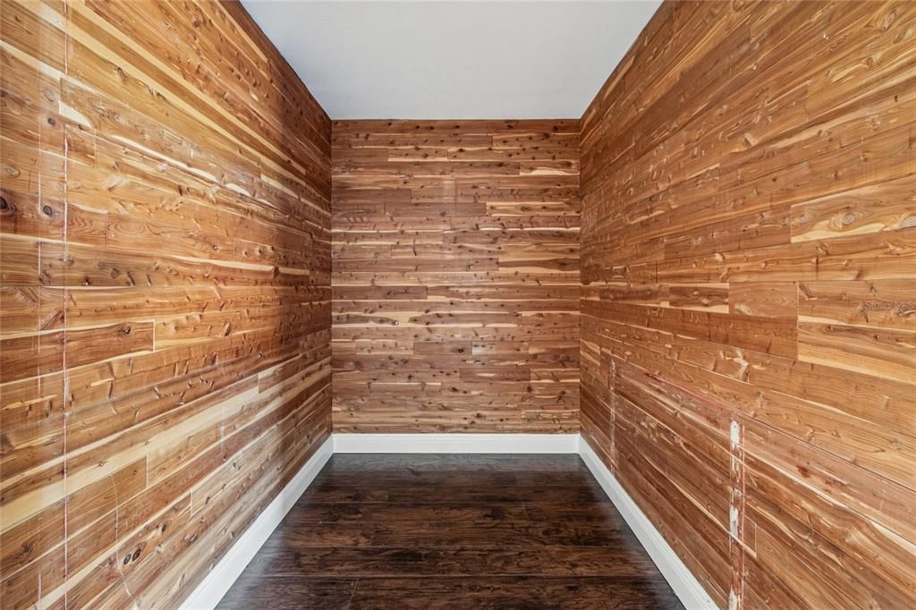 Activo con contrato: $599,900 (4 camas, 3 baños, 2430 Pies cuadrados)