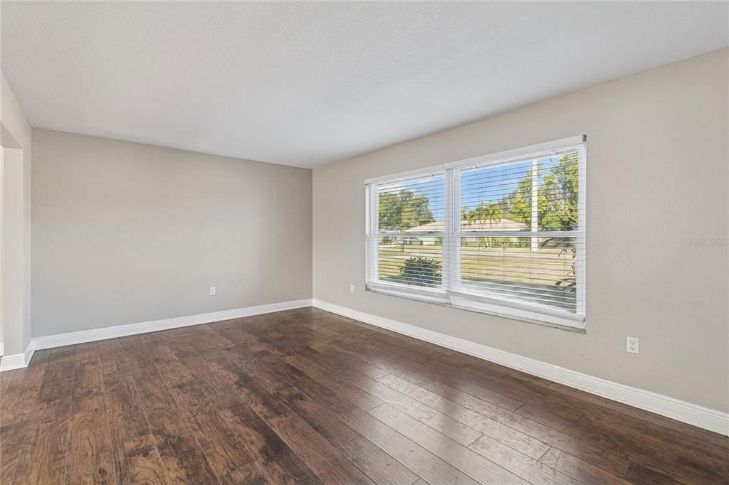 Activo con contrato: $599,900 (4 camas, 3 baños, 2430 Pies cuadrados)