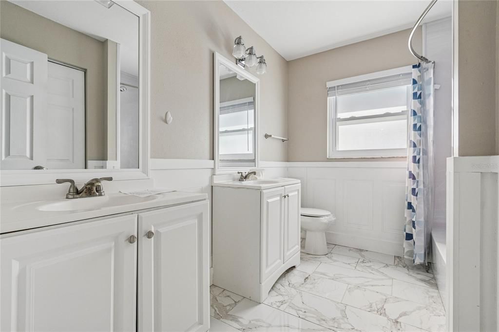 Activo con contrato: $599,900 (4 camas, 3 baños, 2430 Pies cuadrados)