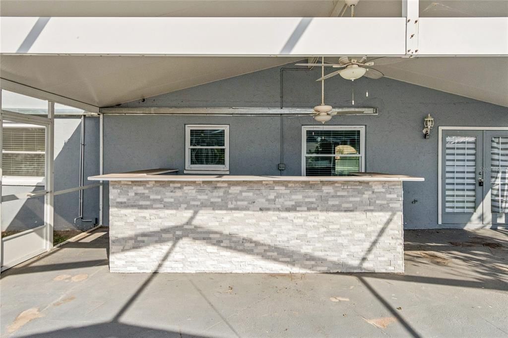 Activo con contrato: $599,900 (4 camas, 3 baños, 2430 Pies cuadrados)
