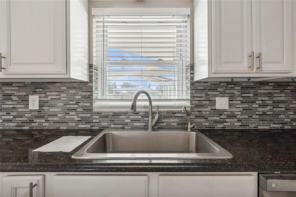 Activo con contrato: $599,900 (4 camas, 3 baños, 2430 Pies cuadrados)