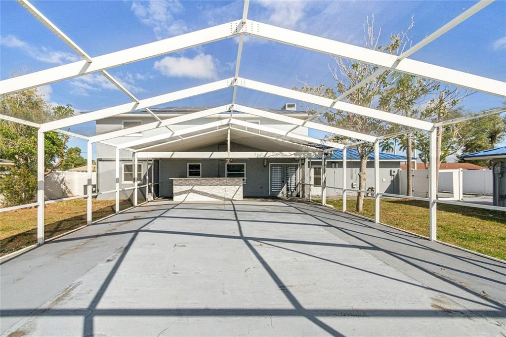 Activo con contrato: $599,900 (4 camas, 3 baños, 2430 Pies cuadrados)