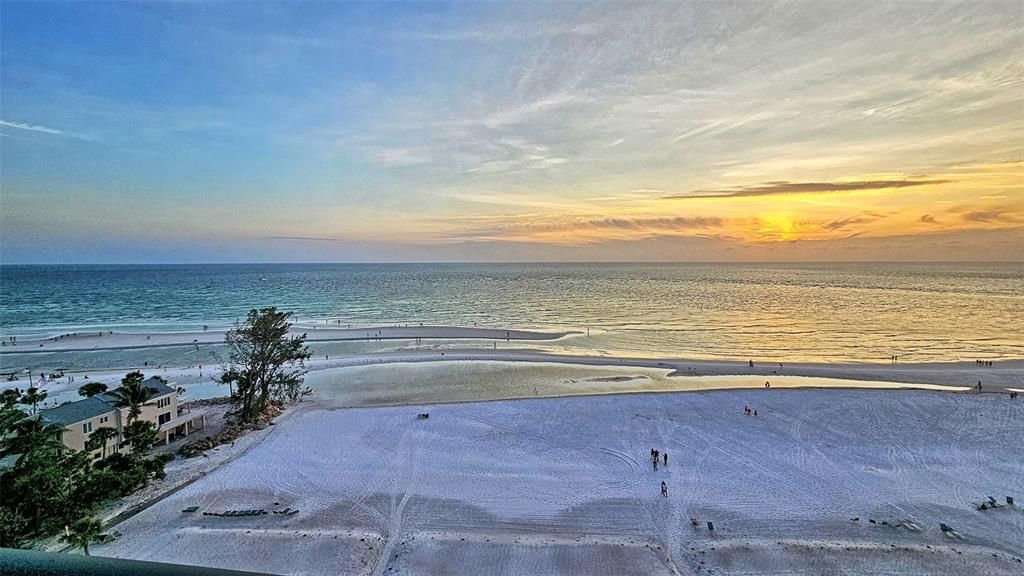 For Sale: $1,195,000 (2 beds, 2 baths, 1282 Square Feet)