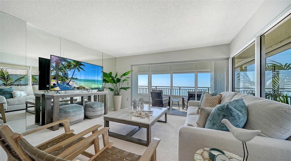 For Sale: $1,195,000 (2 beds, 2 baths, 1282 Square Feet)