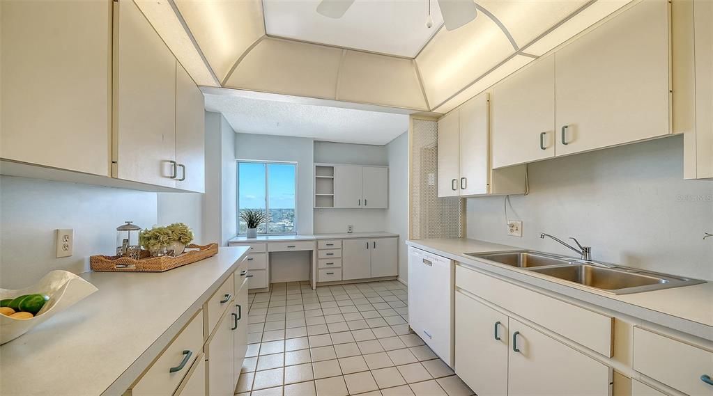 For Sale: $1,195,000 (2 beds, 2 baths, 1282 Square Feet)