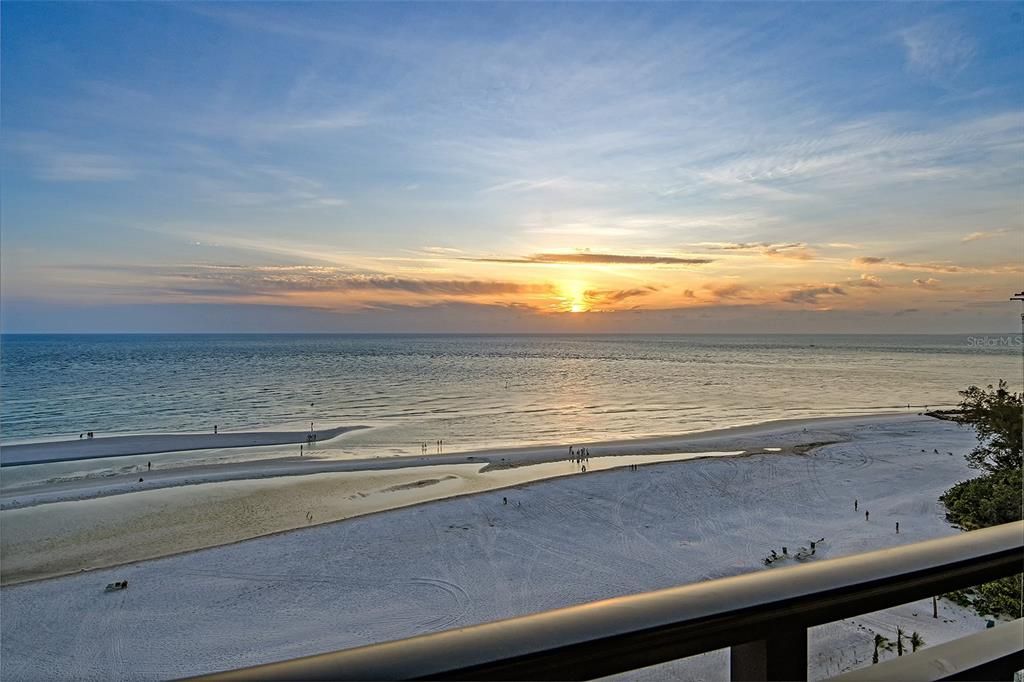 For Sale: $1,195,000 (2 beds, 2 baths, 1282 Square Feet)