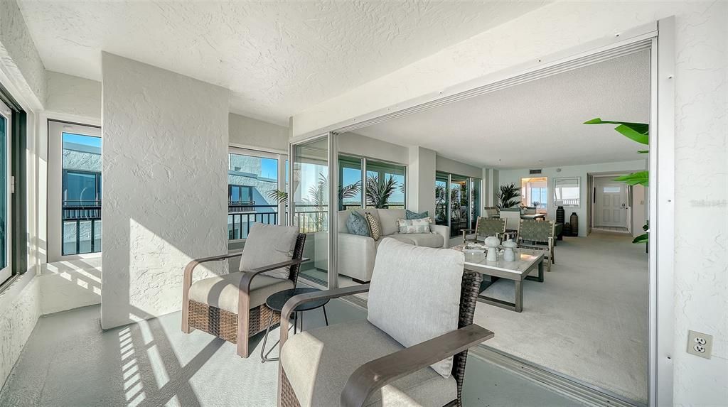 For Sale: $1,195,000 (2 beds, 2 baths, 1282 Square Feet)