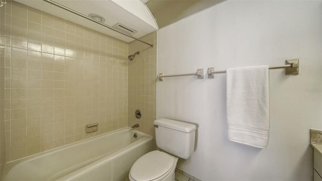 For Sale: $1,195,000 (2 beds, 2 baths, 1282 Square Feet)