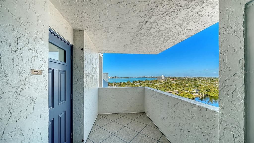 For Sale: $1,195,000 (2 beds, 2 baths, 1282 Square Feet)