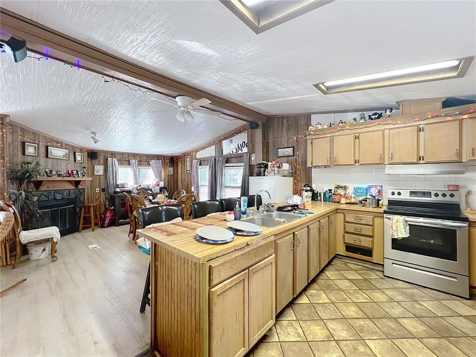 На продажу: $165,000 (3 спален, 2 ванн, 1680 Квадратных фут)