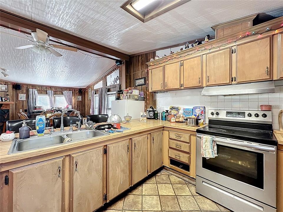 На продажу: $165,000 (3 спален, 2 ванн, 1680 Квадратных фут)