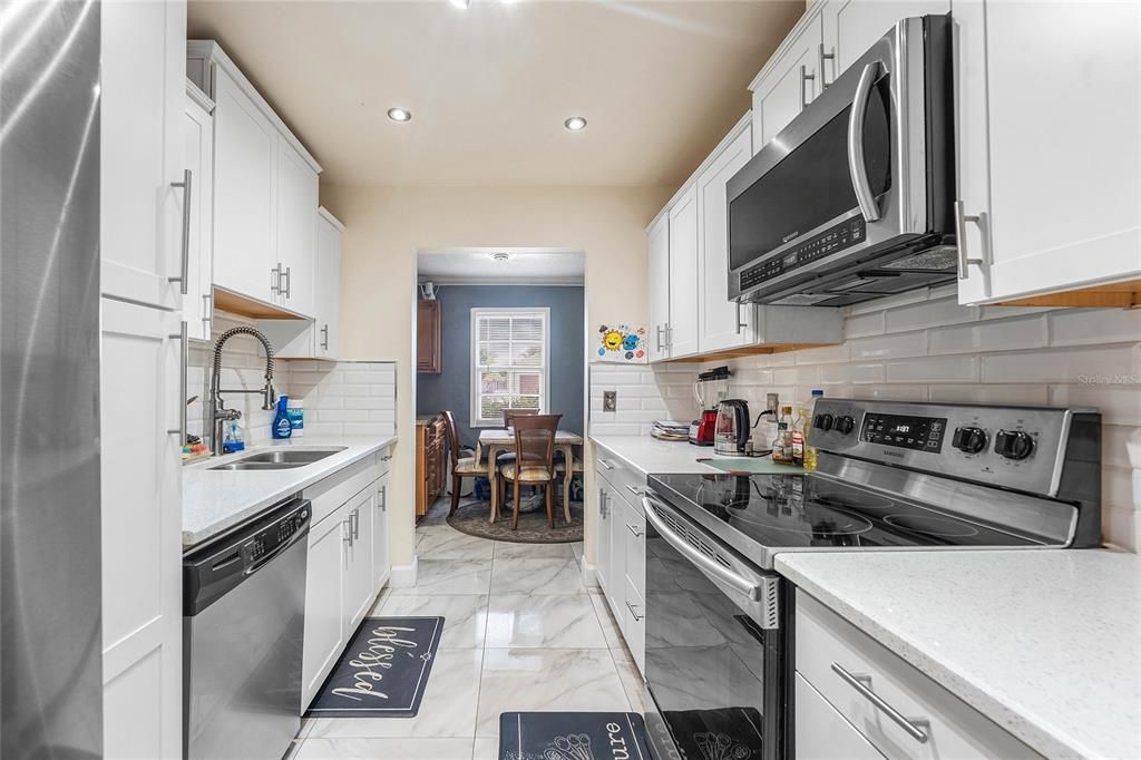 Activo con contrato: $540,000 (3 camas, 3 baños, 1588 Pies cuadrados)