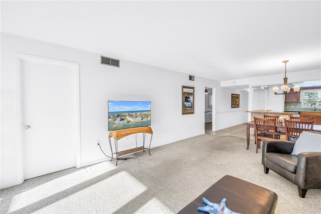 Active With Contract: $2,600 (2 beds, 2 baths, 1350 Square Feet)