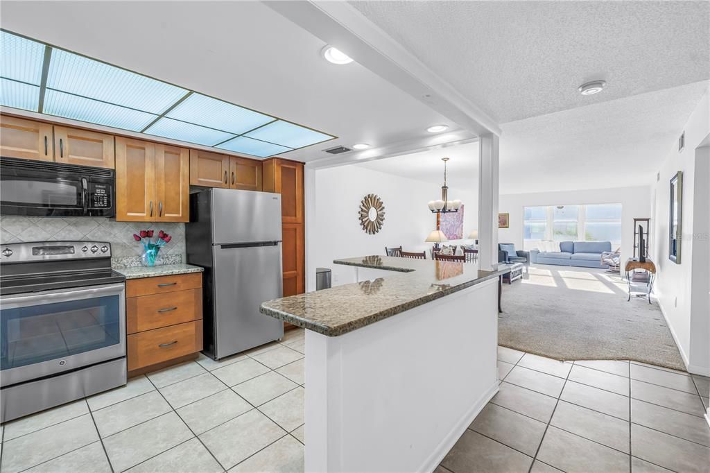 Active With Contract: $2,600 (2 beds, 2 baths, 1350 Square Feet)