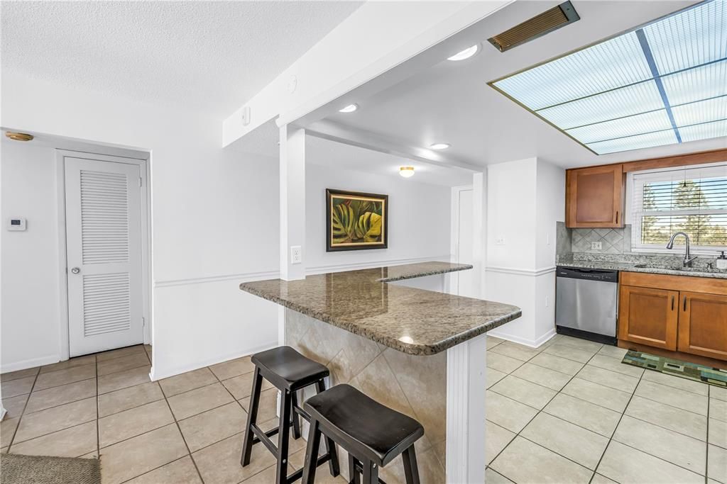 Active With Contract: $2,600 (2 beds, 2 baths, 1350 Square Feet)
