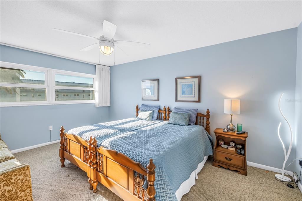 Active With Contract: $2,600 (2 beds, 2 baths, 1350 Square Feet)