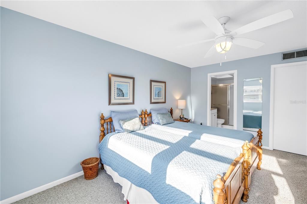 Active With Contract: $2,600 (2 beds, 2 baths, 1350 Square Feet)