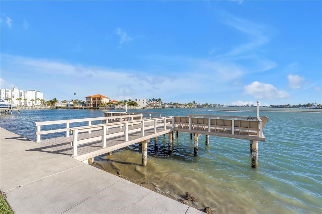 Active With Contract: $2,600 (2 beds, 2 baths, 1350 Square Feet)