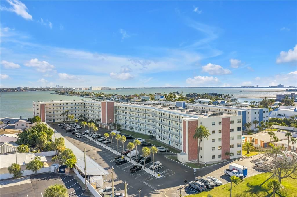 Active With Contract: $2,600 (2 beds, 2 baths, 1350 Square Feet)