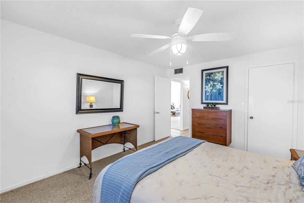 Active With Contract: $2,600 (2 beds, 2 baths, 1350 Square Feet)