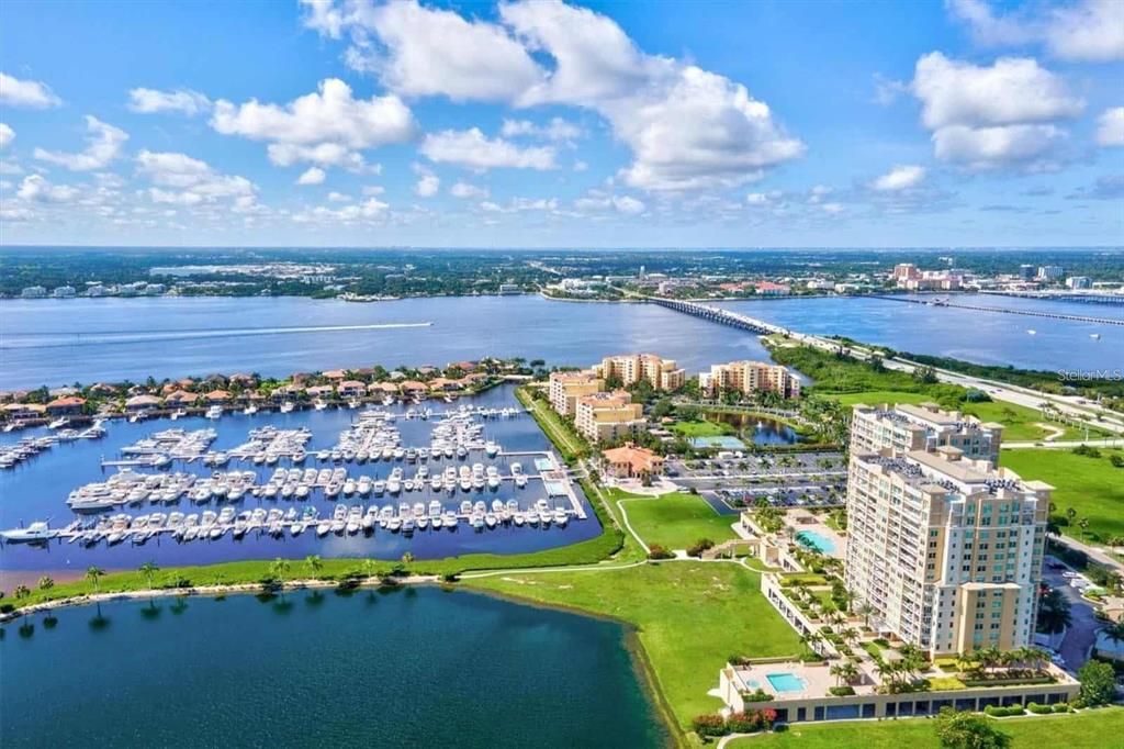 Activo con contrato: $645,000 (2 camas, 2 baños, 1978 Pies cuadrados)
