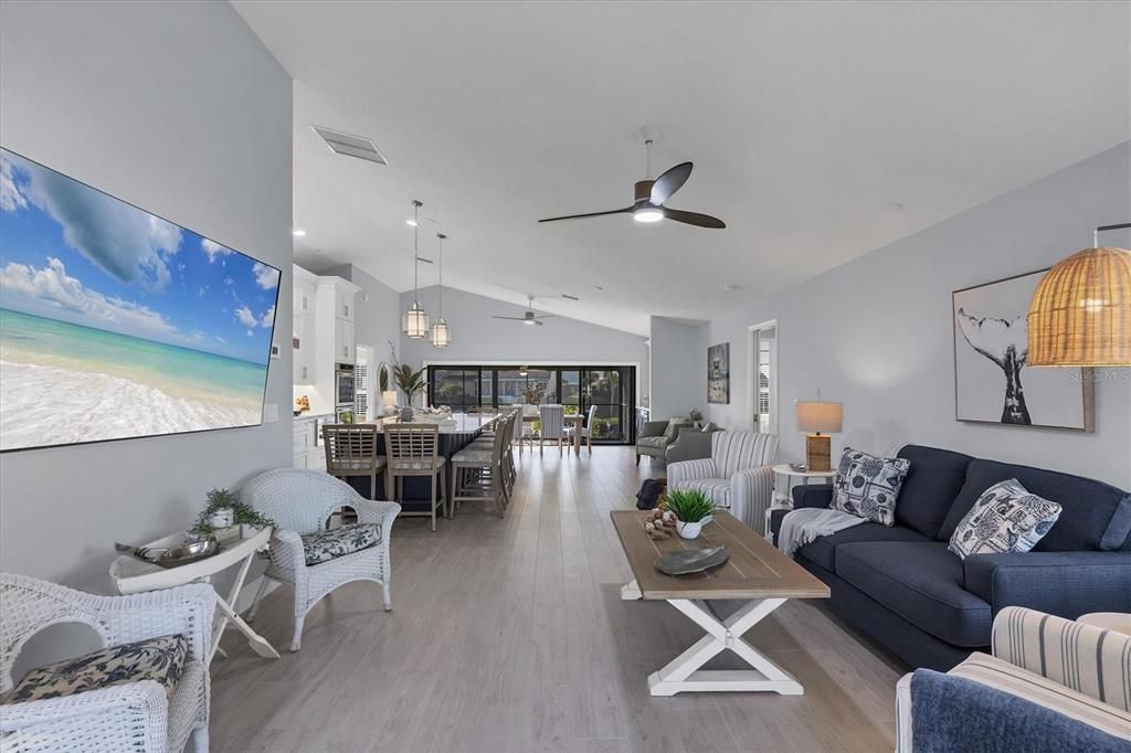Activo con contrato: $649,900 (3 camas, 2 baños, 1741 Pies cuadrados)