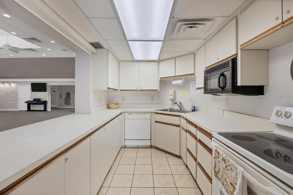 Activo con contrato: $649,900 (3 camas, 2 baños, 1741 Pies cuadrados)