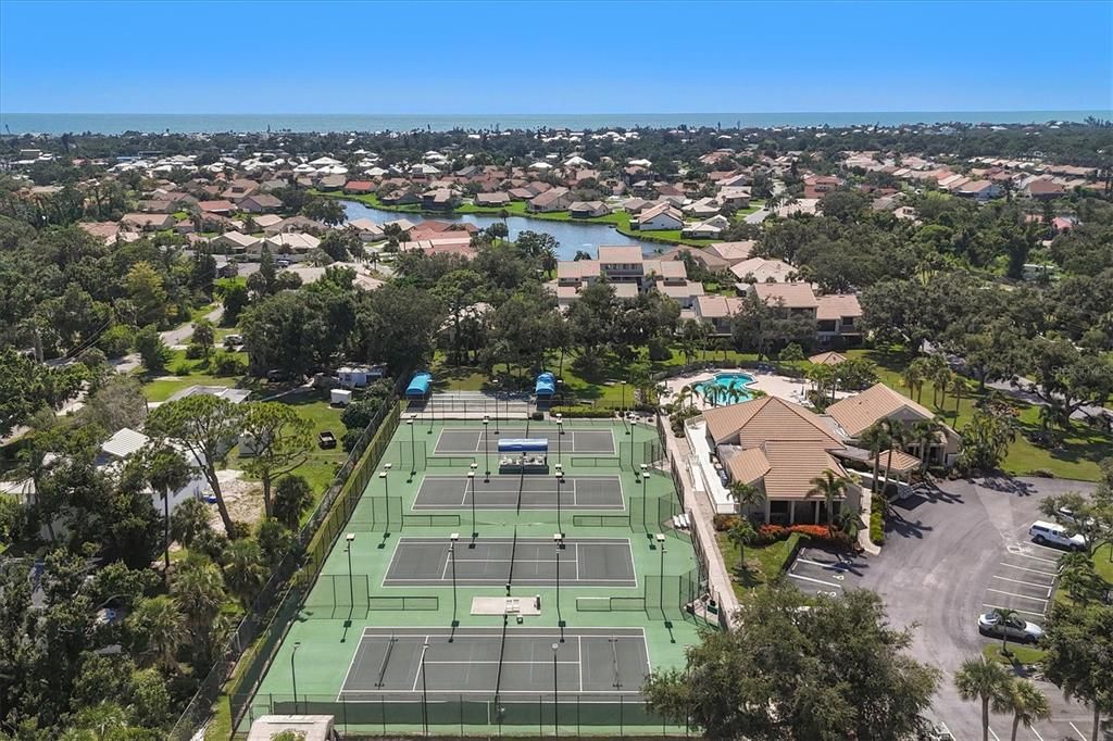 Activo con contrato: $649,900 (3 camas, 2 baños, 1741 Pies cuadrados)