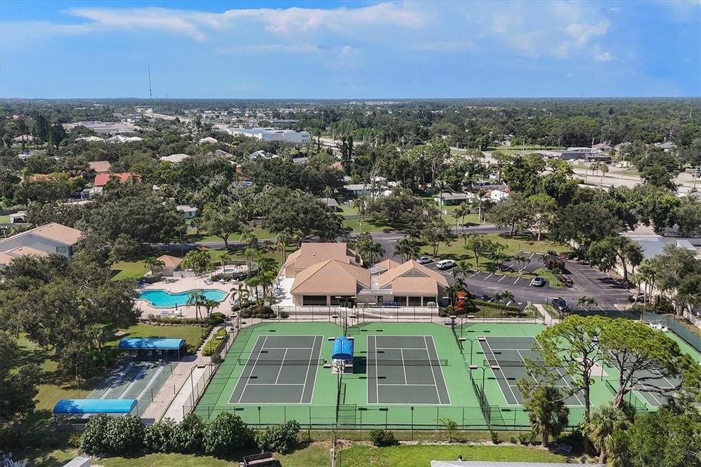 Activo con contrato: $649,900 (3 camas, 2 baños, 1741 Pies cuadrados)