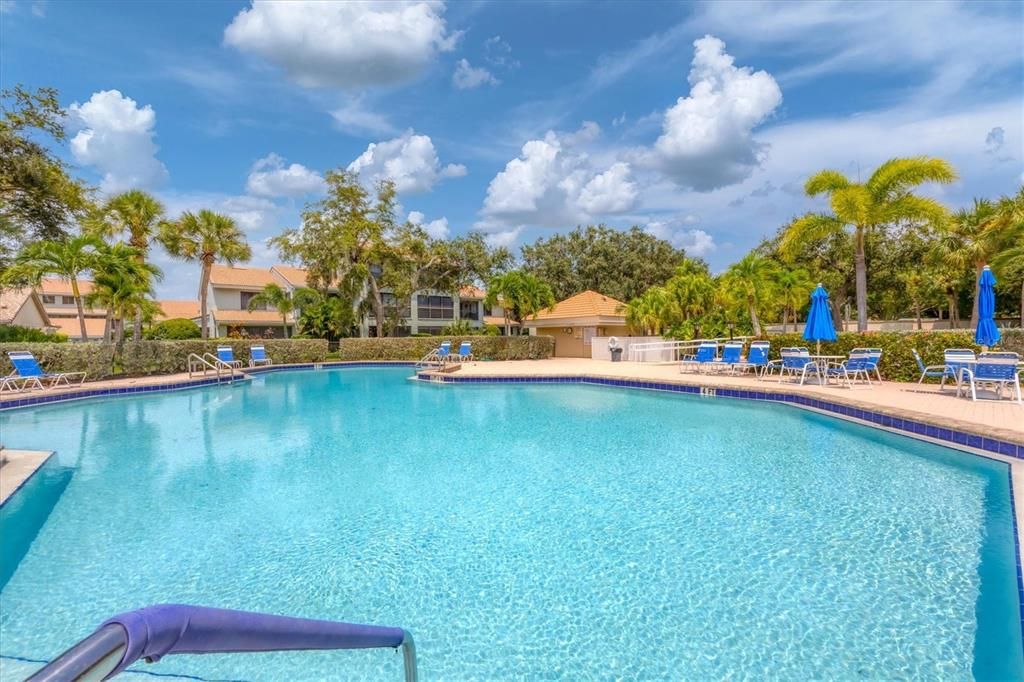 Activo con contrato: $649,900 (3 camas, 2 baños, 1741 Pies cuadrados)