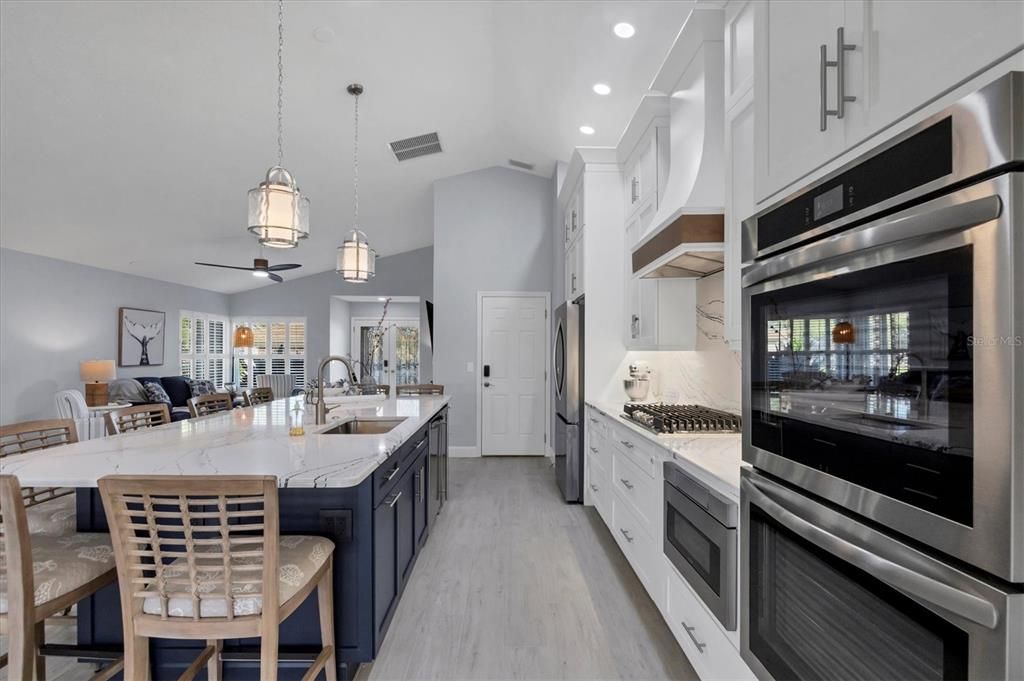 Activo con contrato: $649,900 (3 camas, 2 baños, 1741 Pies cuadrados)